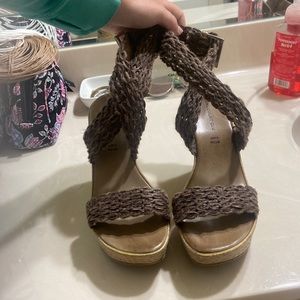 Brown braided chocolate blu wedges!